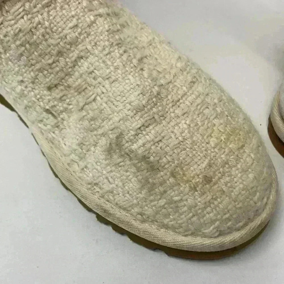 Ugg  size 5 lace up boots - Picture 6 of 8